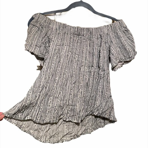 Forever 21 Tops - Forever 21 Off Shoulder Blouse